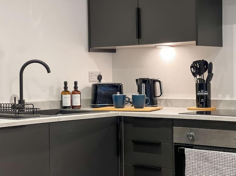 Orange Rentals-High Spec, Midnight Suite, Sleeps 4-Pets Welcome! Liverpool Eksteriør billede